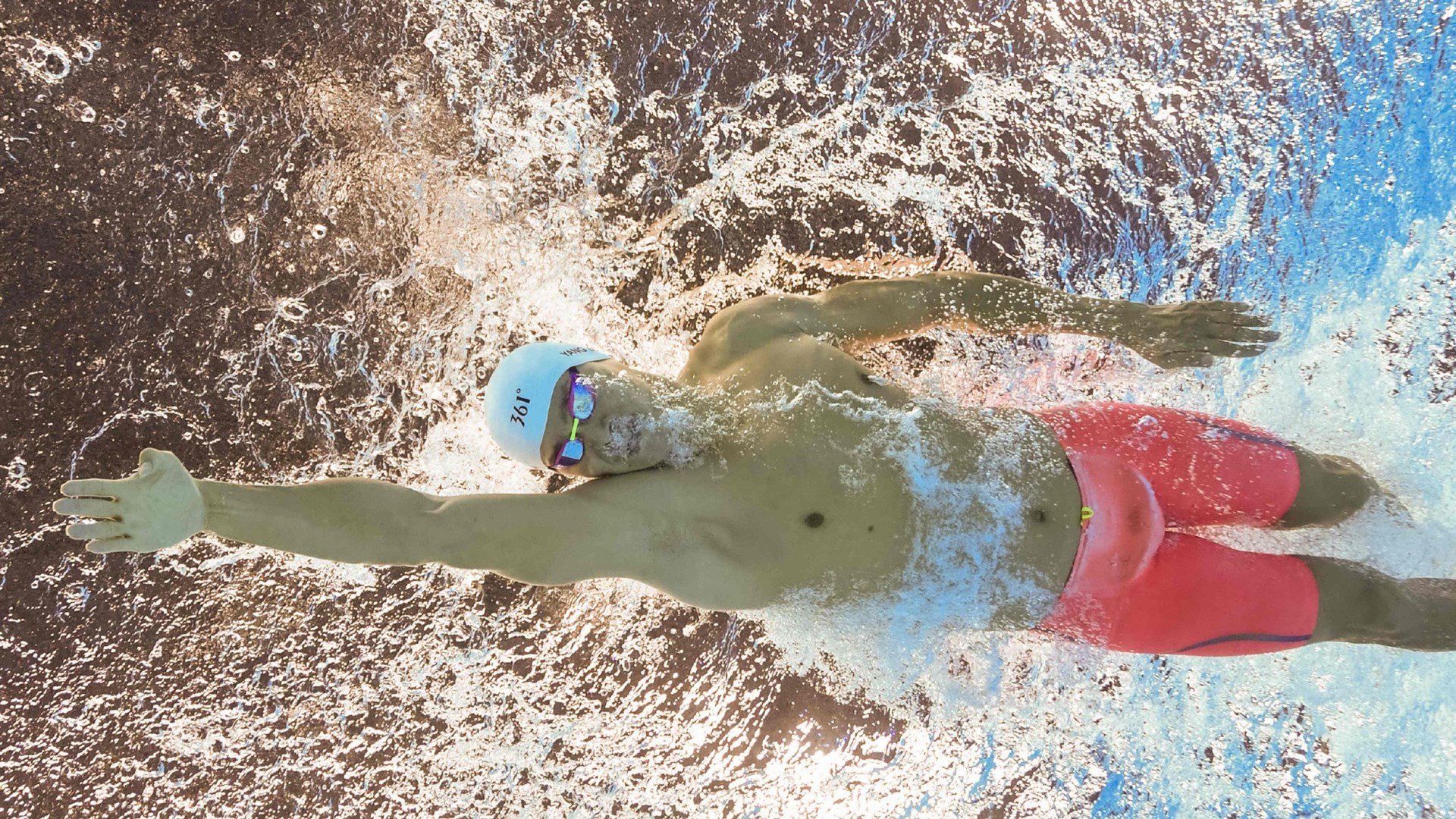 爱游戏体育-综合格斗赛场焦点！德国队对阵意大利队，爆冷逆转，黑马强势击败劲敌